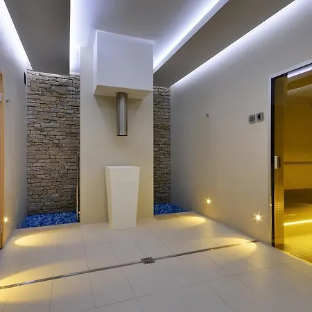 Hotel Harmony Medical & Wellness-free Parking, 1,8km From The Center Kroměříž