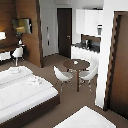 Hotel Harmony Medical & Wellness-free Parking, 1,8km From The Center 4*