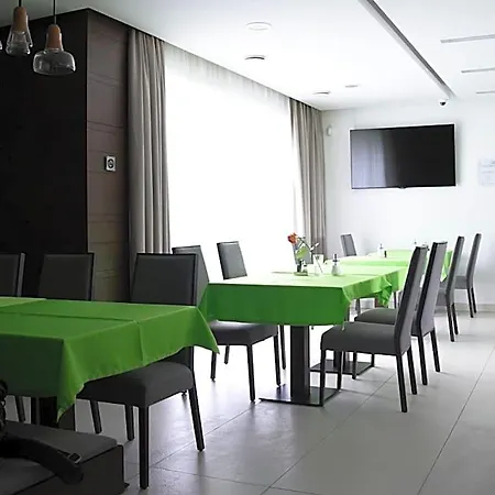 Harmony Medical & Wellness-free Parking, 1,8km From The Center Kroměříž