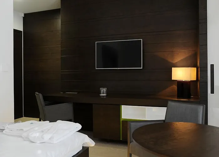 Harmony Medical & Wellness-free Parking, 1,8km From The Center
