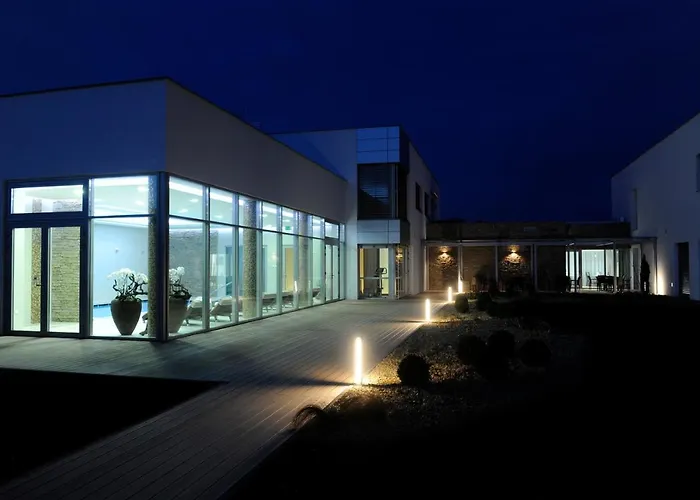 Harmony Medical & Wellness-free Parking, 1,8km From The Center 酒店 4*